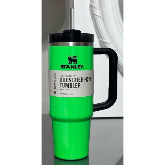 Stanley Quencher H2.0 FlowState Tumbler 30oz, NEON GREEN - Picture 1 of 4